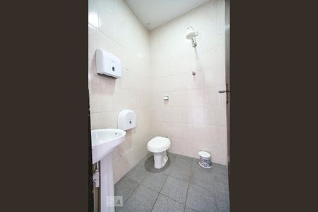 Casa à venda com 400m², 5 quartos e 8 vagas Casa à venda com 400m², 5 quartos e 8 vagasBanheiro do salão