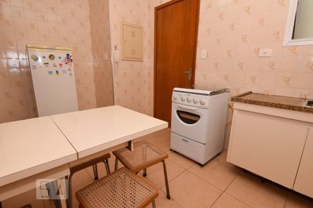 Cozinha de apartamento para alugar com 3 quartos, 105m² em Barra Funda, Guarujá