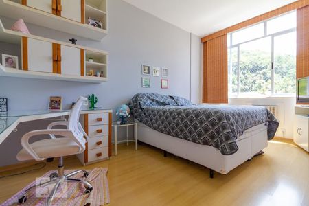 Apartamento à venda com 136m², 4 quartos e 1 vagaQuarto 2