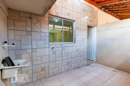 Casa para alugar com 57m², 2 quartos e 1 vaga Casa para alugar com 57m², 2 quartos e 1 vagaÁrea de Serviço e Quintal