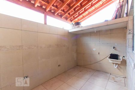 Casa para alugar com 57m², 2 quartos e 1 vaga Casa para alugar com 57m², 2 quartos e 1 vagaÁrea de Serviço e Quintal