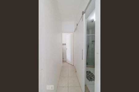 Corredor de apartamento para alugar com 1 quarto, 50m² em Tauá, Rio de Janeiro