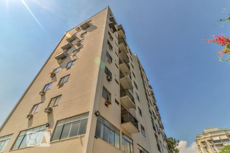 Apartamento à venda com 70m², 2 quartos e 1 vaga Apartamento à venda com 70m², 2 quartos e 1 vagaFachada