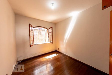 Quarto 1 de casa para alugar com 4 quartos, 300m² em Jardim Montanhês, Belo Horizonte