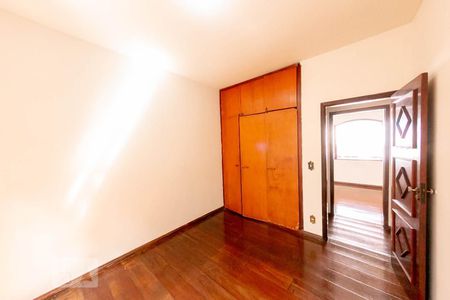 Quarto 1 de casa para alugar com 4 quartos, 300m² em Jardim Montanhês, Belo Horizonte