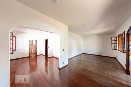 Sala de casa para alugar com 4 quartos, 300m² em Jardim Montanhês, Belo Horizonte