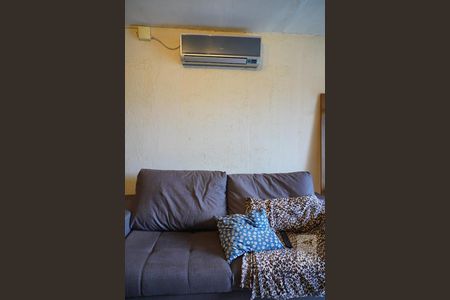 Sala de casa à venda com 2 quartos, 200m² em Guajuviras, Canoas