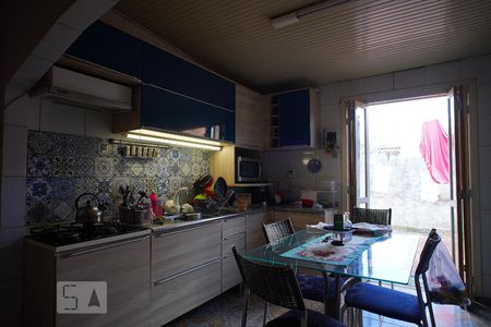 Casa à venda com 200m², 2 quartos e 2 vagasCozinha