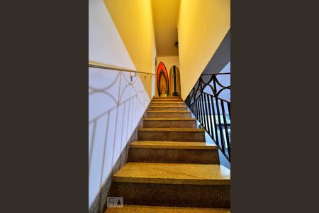 Escada de casa à venda com 3 quartos, 250m² em Vila Alice, Santo André