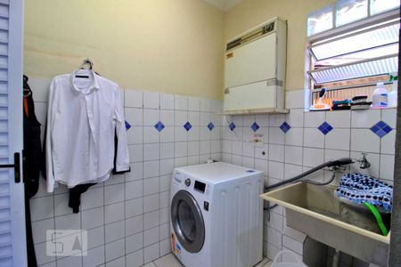 Casa à venda com 250m², 3 quartos e 2 vagasÁrea de Serviço