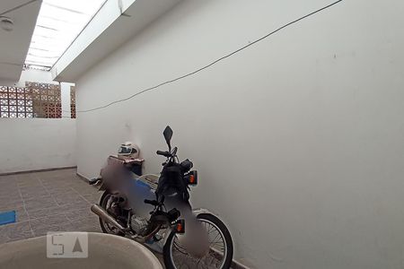 Casa à venda com 200m², 3 quartos e 1 vagaÁrea de serviço e quintal