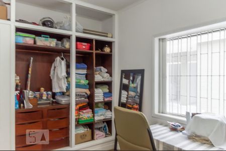 Casa à venda com 243m², 5 quartos e 4 vagasQuarto 2