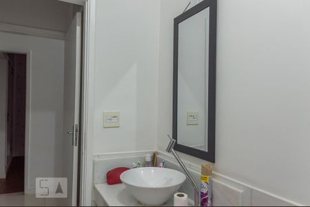 Casa à venda com 243m², 5 quartos e 4 vagasBanheiro da Suíte