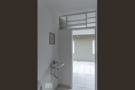 Casa à venda com 243m², 5 quartos e 4 vagasBanheiro 2