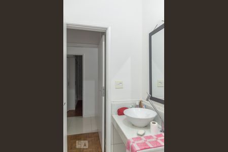 Casa à venda com 243m², 5 quartos e 4 vagasBanheiro da Suíte