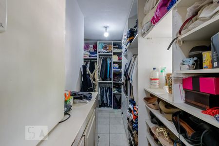 Casa à venda com 550m², 5 quartos e 7 vagasCloset da suíte 3