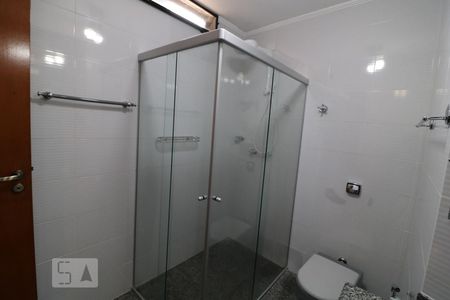 Banheiro suite de casa à venda com 3 quartos, 221m² em Jardim Avelino, São Paulo