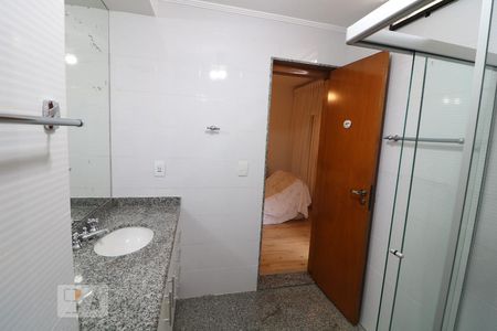 Banheiro suite de casa à venda com 3 quartos, 221m² em Jardim Avelino, São Paulo