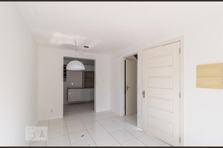 Sala de casa de condomínio para alugar com 2 quartos, 86m² em Jardim Itu, Porto Alegre