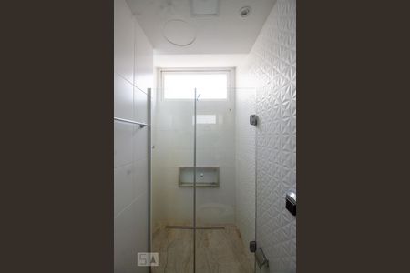 Banheiro de kitnet/studio para alugar com 1 quarto, 30m² em Centro Histórico, Porto Alegre