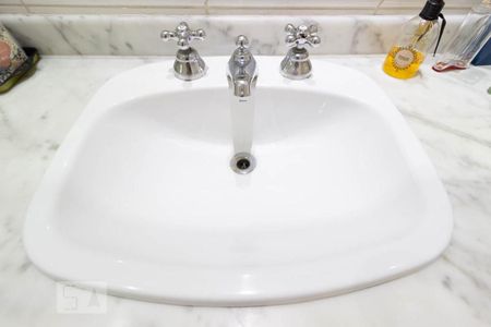 Casa à venda com 500m², 3 quartos e 3 vagasBanheiro Suíte 2