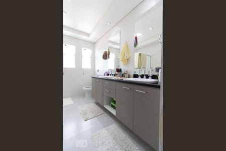 Casa à venda com 500m², 3 quartos e 3 vagasBanheiro Suíte 1