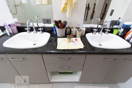 Casa à venda com 500m², 3 quartos e 3 vagasBanheiro Suíte 1