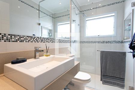 Casa à venda com 458m², 4 quartos e 10 vagasBanheiro da Suíte 2