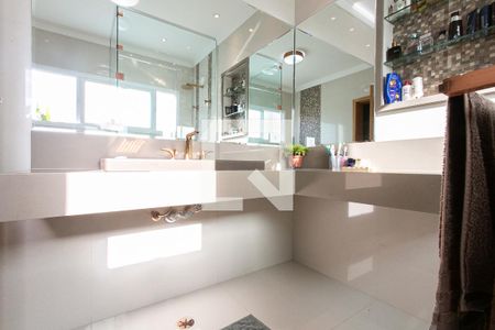 Casa à venda com 458m², 4 quartos e 10 vagasBanheiro da Suíte 1