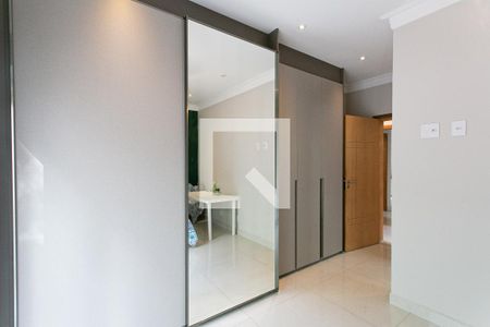 Casa à venda com 458m², 4 quartos e 10 vagasSuíte 2