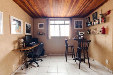 Casa à venda com 220m², 4 quartos e 2 vagas Casa à venda com 220m², 4 quartos e 2 vagasStudio