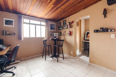 Casa à venda com 220m², 4 quartos e 2 vagas Casa à venda com 220m², 4 quartos e 2 vagasStudio