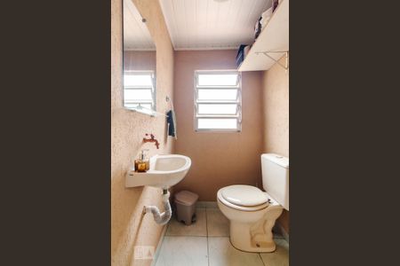 Casa à venda com 220m², 4 quartos e 2 vagas Casa à venda com 220m², 4 quartos e 2 vagasBanheiro