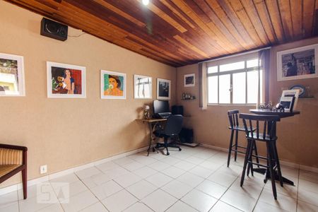 Casa à venda com 220m², 4 quartos e 2 vagas Casa à venda com 220m², 4 quartos e 2 vagasStudio