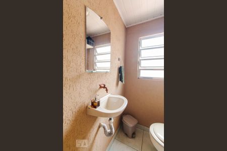 Casa à venda com 220m², 4 quartos e 2 vagas Casa à venda com 220m², 4 quartos e 2 vagasBanheiro