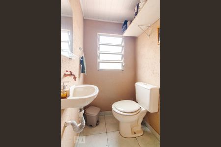 Casa à venda com 220m², 4 quartos e 2 vagas Casa à venda com 220m², 4 quartos e 2 vagasBanheiro