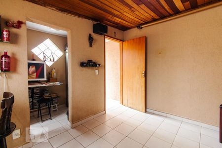 Casa à venda com 220m², 4 quartos e 2 vagas Casa à venda com 220m², 4 quartos e 2 vagasStudio