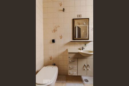 Casa à venda com 220m², 4 quartos e 2 vagas Casa à venda com 220m², 4 quartos e 2 vagasBanheiro