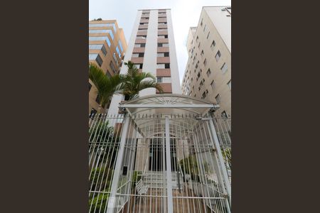 Apartamento à venda com 110m², 3 quartos e 1 vaga Apartamento à venda com 110m², 3 quartos e 1 vagaFachada