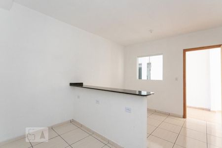 Sala/Cozinha de apartamento para alugar com 1 quarto, 29m² em Cajuru, Curitiba