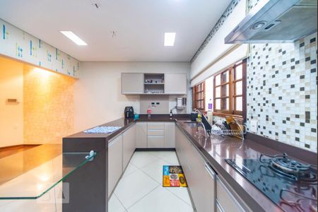 Casa para alugar com 340m², 4 quartos e 4 vagasCozinha 