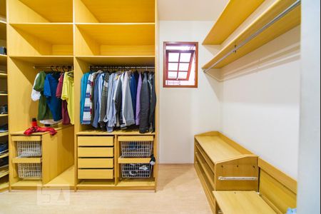 Casa para alugar com 340m², 4 quartos e 4 vagasCloset do Quarto 3