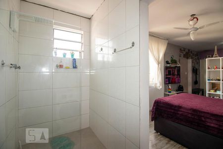 Banheiro de kitnet/studio à venda com 1 quarto, 36m² em Vila Ipiranga, Porto Alegre