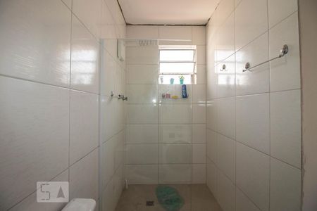 Banheiro de kitnet/studio à venda com 1 quarto, 36m² em Vila Ipiranga, Porto Alegre