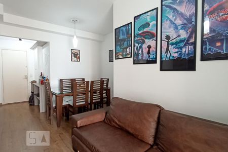Sala de apartamento à venda com 3 quartos, 74m² em Jardim Tupanci, Barueri