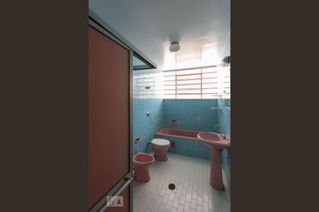 Casa à venda com 320m², 5 quartos e 3 vagasBanheiro da Suíte