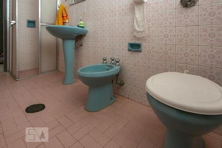 Casa à venda com 320m², 5 quartos e 3 vagasBanheiro