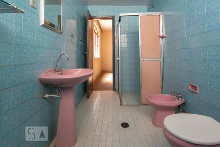 Casa à venda com 320m², 5 quartos e 3 vagasBanheiro da Suíte