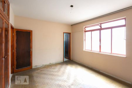 Casa à venda com 320m², 5 quartos e 3 vagasQuarto 3 - Suíte