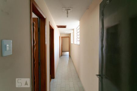 Casa à venda com 320m², 5 quartos e 3 vagasCorredor